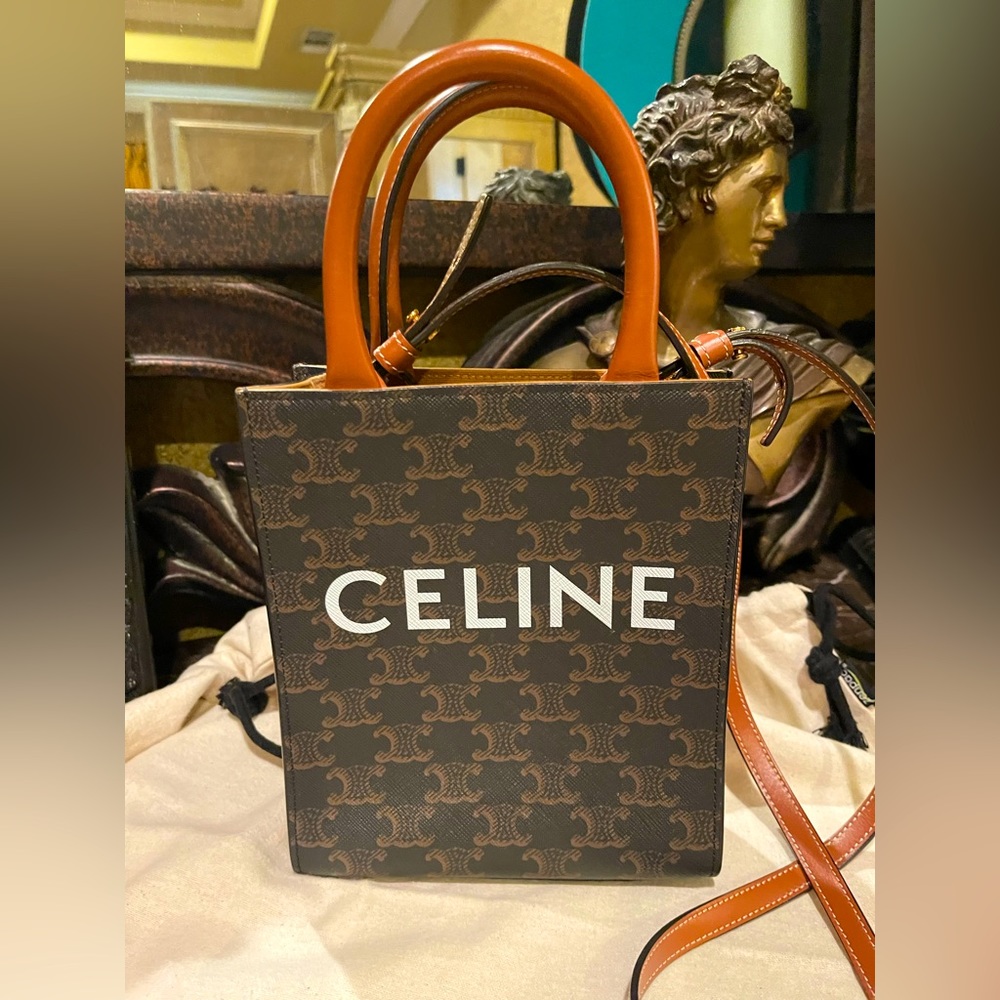 Vertical Cabas Tote Triomphe
Coated Canvas
